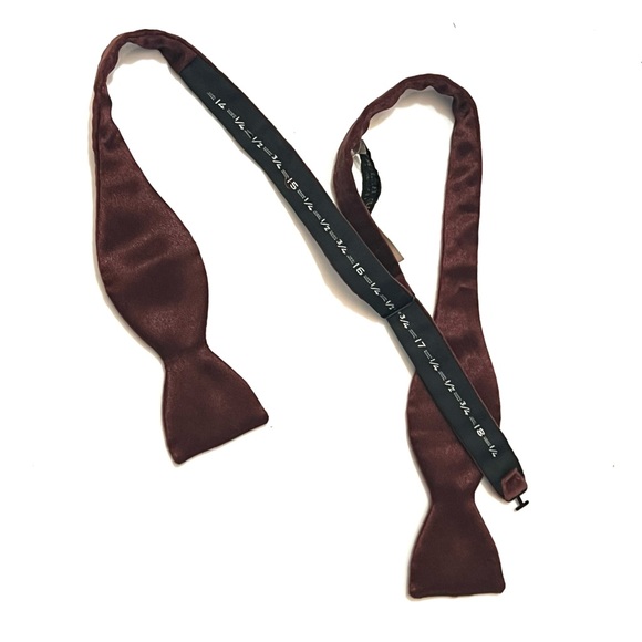 Like new! Burberry velvet 100% cotton bow tie in brown. - Picture 2 of 5